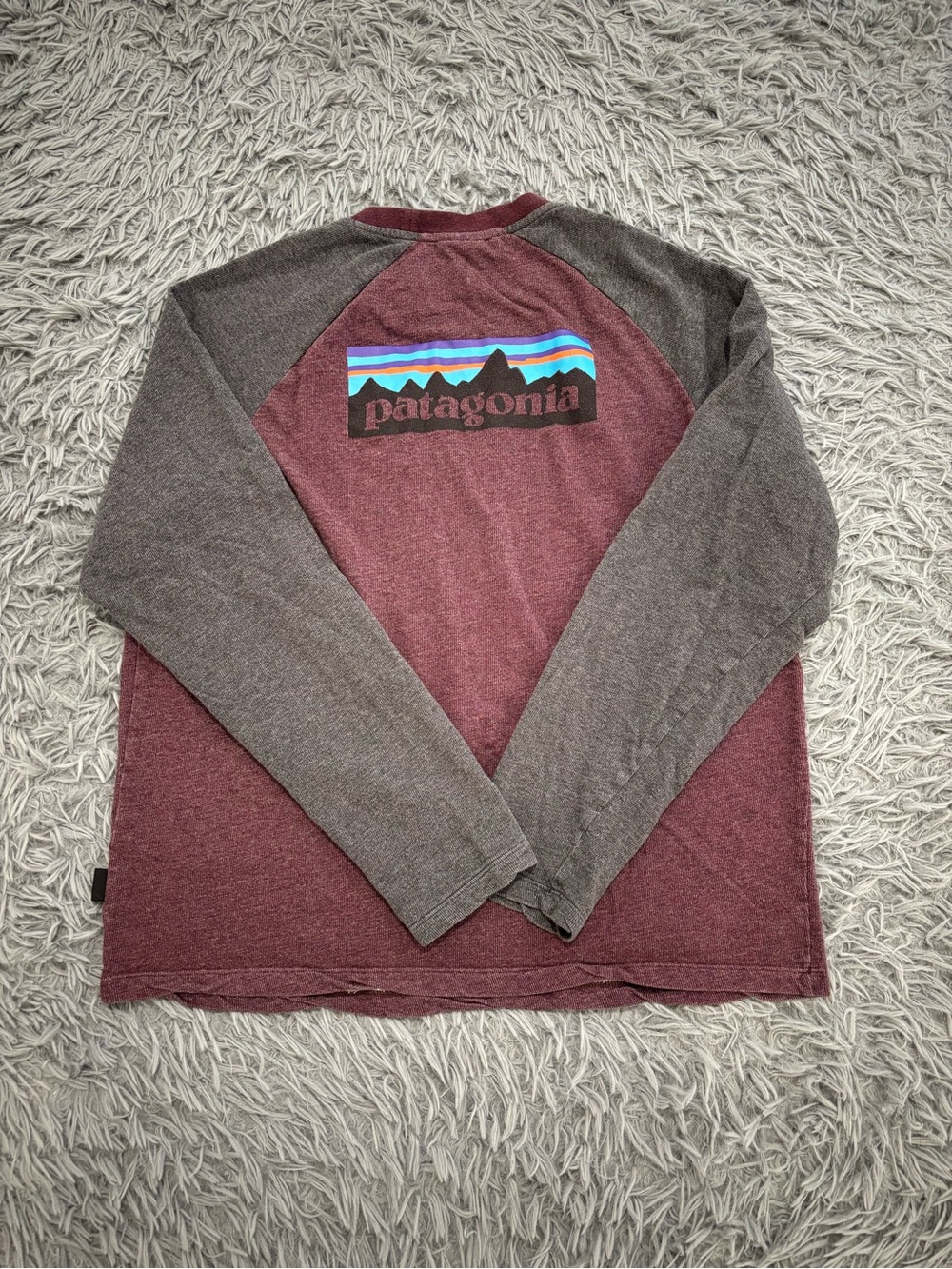 Patagonia Shirt Large Gray Red Long Sleeve Mountain Daily Raglan Outdoors Preppy
